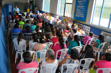 Foto - AABB Comunidade entrega Kits aos alunos