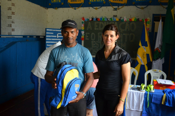 Foto - AABB Comunidade entrega Kits aos alunos