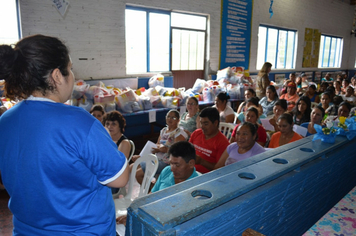 Foto - AABB Comunidade entrega Kits aos alunos