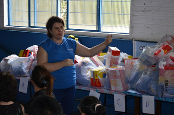 Foto - AABB Comunidade entrega Kits aos alunos