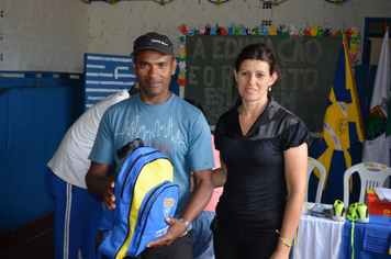 Foto - AABB Comunidade entrega Kits aos alunos