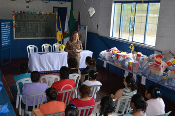 Foto - AABB Comunidade entrega Kits aos alunos