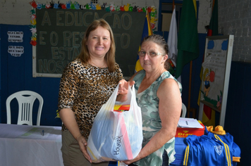 Foto - AABB Comunidade entrega Kits aos alunos