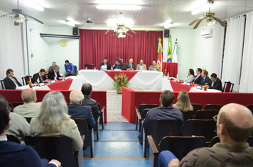 Foto - Câmara realiza Sessão Solene em Homenagem ao aniversário de 62 anos do município de Tenente Portela