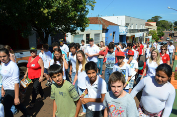 Foto - Caminhada do Dia Mundial da Água - Alunos da Escola Ayrton Senna