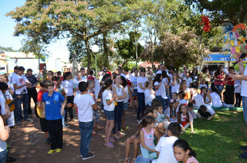 Foto - Caminhada do Dia Mundial da Água - Alunos da Escola Ayrton Senna