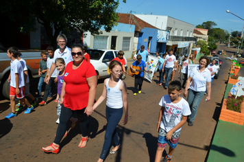 Foto - Caminhada do Dia Mundial da Água - Alunos da Escola Ayrton Senna