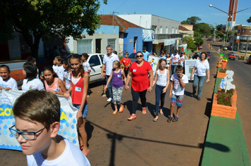 Foto - Caminhada do Dia Mundial da Água - Alunos da Escola Ayrton Senna