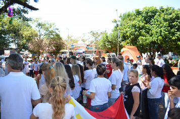 Foto - Caminhada do Dia Mundial da Água - Alunos da Escola Ayrton Senna