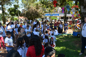 Foto - Caminhada do Dia Mundial da Água - Alunos da Escola Ayrton Senna
