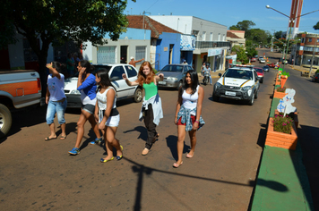 Foto - Caminhada do Dia Mundial da Água - Alunos da Escola Ayrton Senna