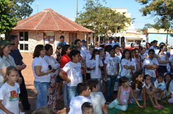Foto - Caminhada do Dia Mundial da Água - Alunos da Escola Ayrton Senna