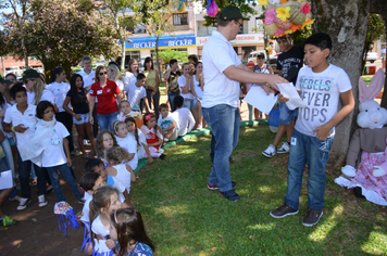 Foto - Caminhada do Dia Mundial da Água - Alunos da Escola Ayrton Senna