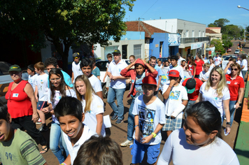 Foto - Caminhada do Dia Mundial da Água - Alunos da Escola Ayrton Senna
