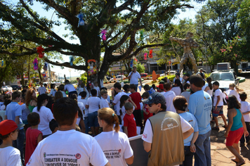 Foto - Caminhada do Dia Mundial da Água - Alunos da Escola Ayrton Senna