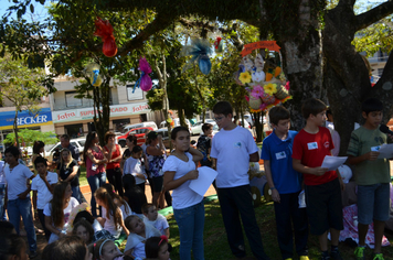 Foto - Caminhada do Dia Mundial da Água - Alunos da Escola Ayrton Senna