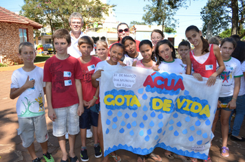Foto - Caminhada do Dia Mundial da Água - Alunos da Escola Ayrton Senna