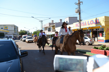 Foto - Cavalgada Feminina em Defesa do Salto Yucumã ligada ao Dia Internacional da Mulher