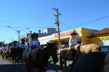 Foto - Cavalgada Feminina em Defesa do Salto Yucumã ligada ao Dia Internacional da Mulher