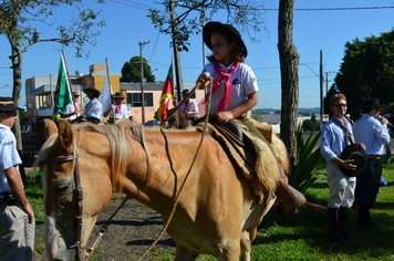 Foto - Cavalgada Feminina em Defesa do Salto Yucumã ligada ao Dia Internacional da Mulher