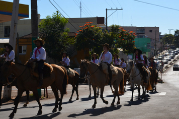 Foto - Cavalgada Feminina em Defesa do Salto Yucumã ligada ao Dia Internacional da Mulher