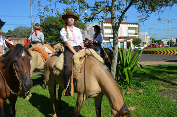 Foto - Cavalgada Feminina em Defesa do Salto Yucumã ligada ao Dia Internacional da Mulher