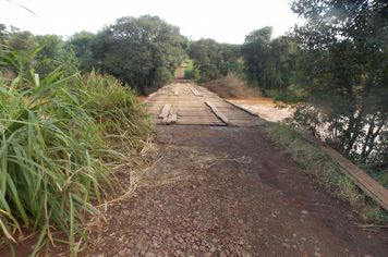 Foto - Danos em estradas, pontes e bueiros