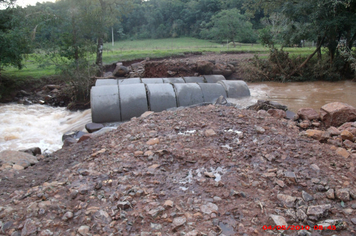 Foto - Danos em estradas, pontes e bueiros