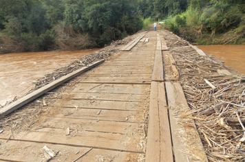 Foto - Danos em estradas, pontes e bueiros