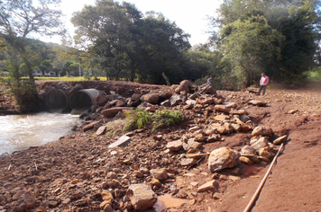 Foto - Danos em estradas, pontes e bueiros