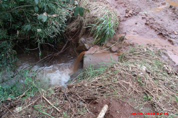 Foto - Danos em estradas, pontes e bueiros