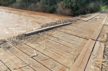 Foto - Danos em estradas, pontes e bueiros