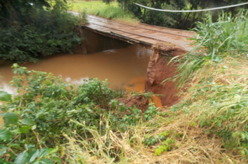 Foto - Danos em estradas, pontes e bueiros