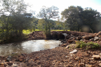 Foto - Danos em estradas, pontes e bueiros