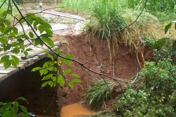 Foto - Danos em estradas, pontes e bueiros