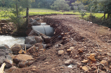 Foto - Danos em estradas, pontes e bueiros