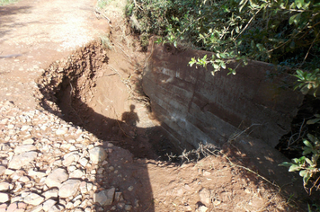 Foto - Danos em estradas, pontes e bueiros