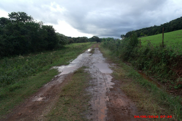 Foto - Danos em estradas, pontes e bueiros