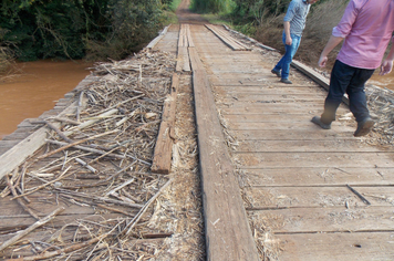 Foto - Danos em estradas, pontes e bueiros