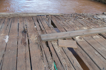 Foto - Danos em estradas, pontes e bueiros