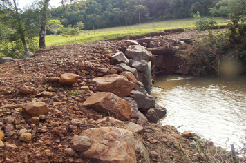 Foto - Danos em estradas, pontes e bueiros