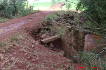 Foto - Danos em estradas, pontes e bueiros