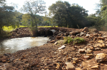 Foto - Danos em estradas, pontes e bueiros