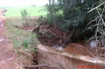 Foto - Danos em estradas, pontes e bueiros