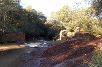 Foto - Danos em estradas, pontes e bueiros