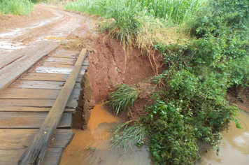 Foto - Danos em estradas, pontes e bueiros