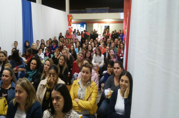 Foto - EMEI Descobrindo o Saber faz homenagens às mães