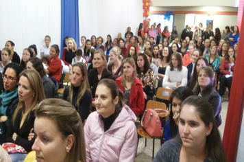 Foto - EMEI Descobrindo o Saber faz homenagens às mães