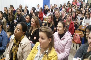 Foto - EMEI Descobrindo o Saber faz homenagens às mães