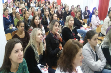 Foto - EMEI Descobrindo o Saber faz homenagens às mães